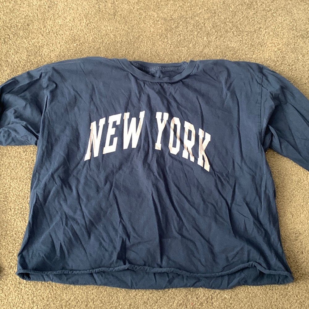 Brandy Melville "New York" long sleeve crop!